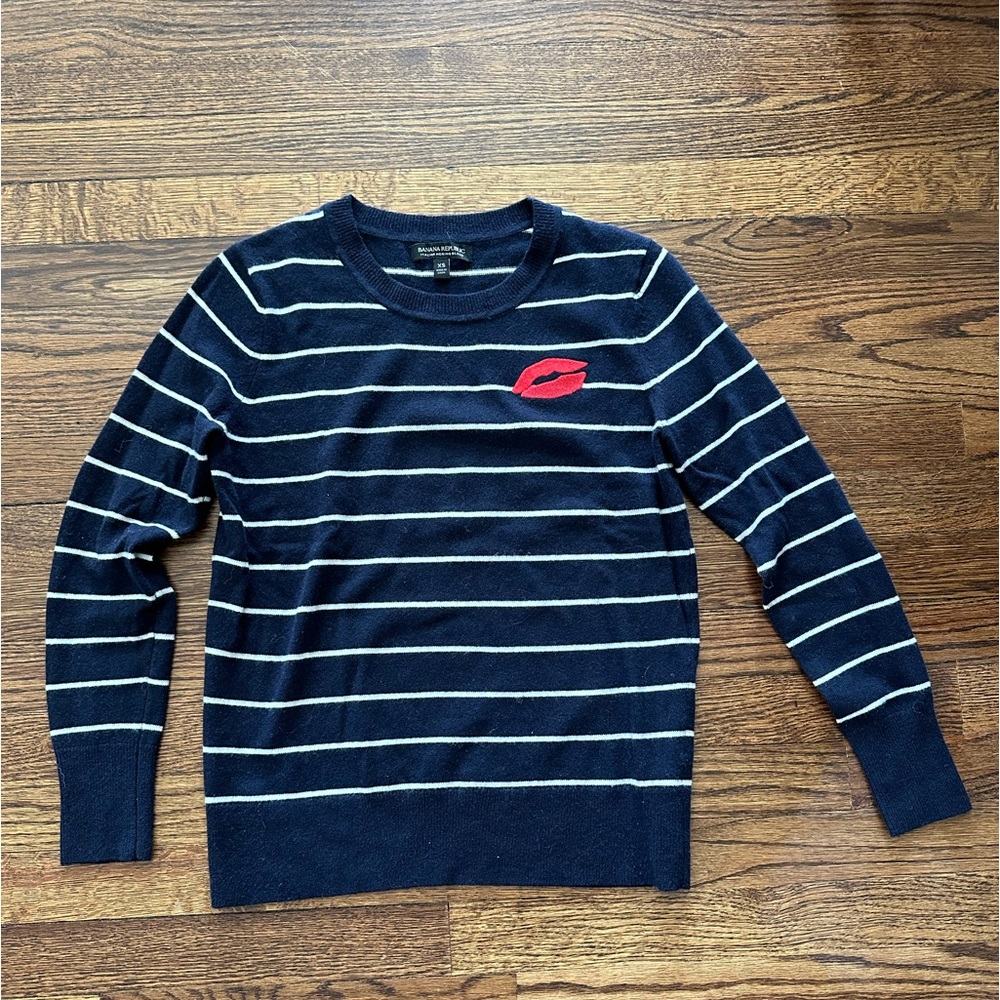 Banana Republic sweater with kiss embroidered on it. Size XS